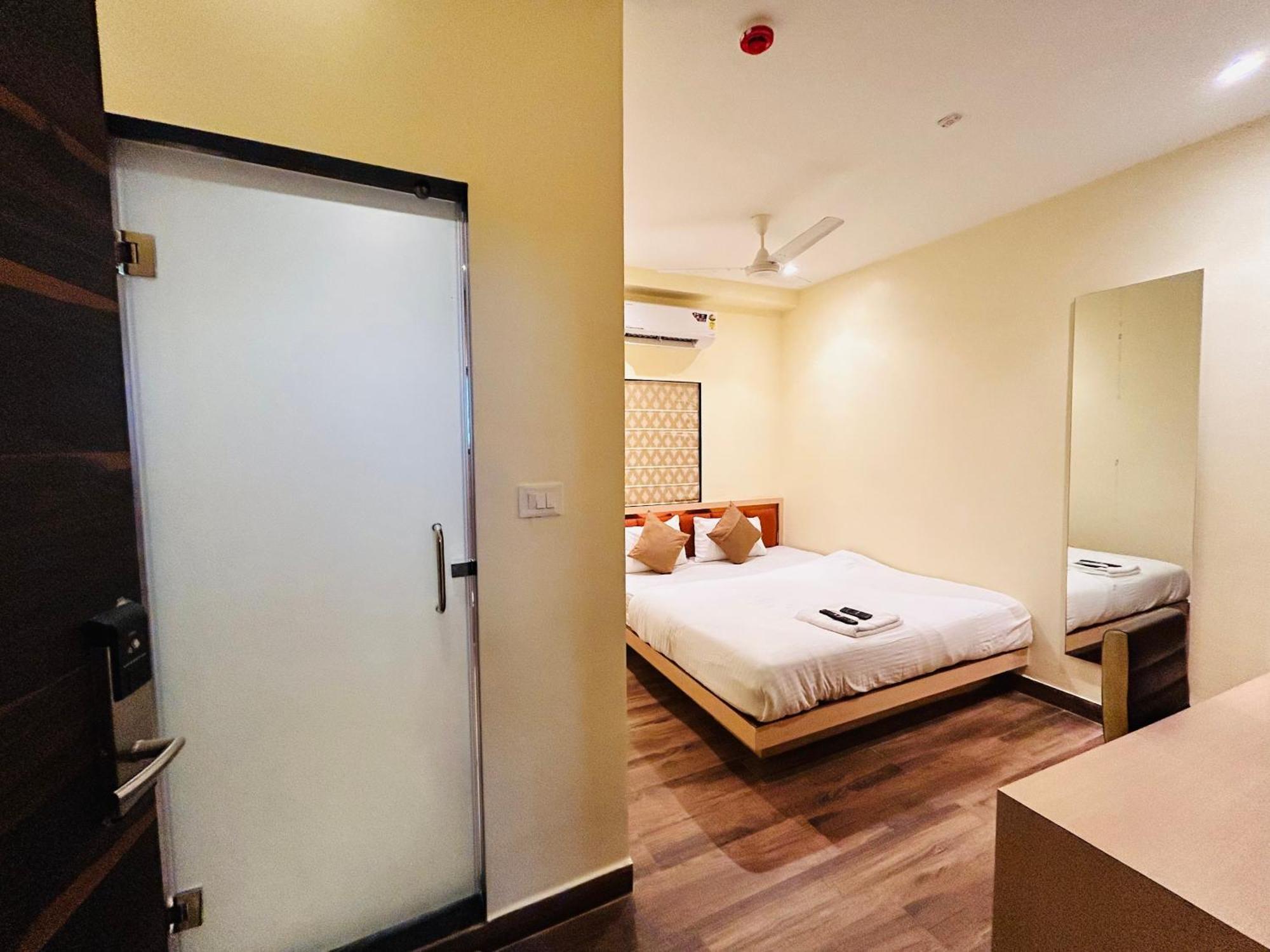 Golden Square - Kolkata Airport Otel Dış mekan fotoğraf