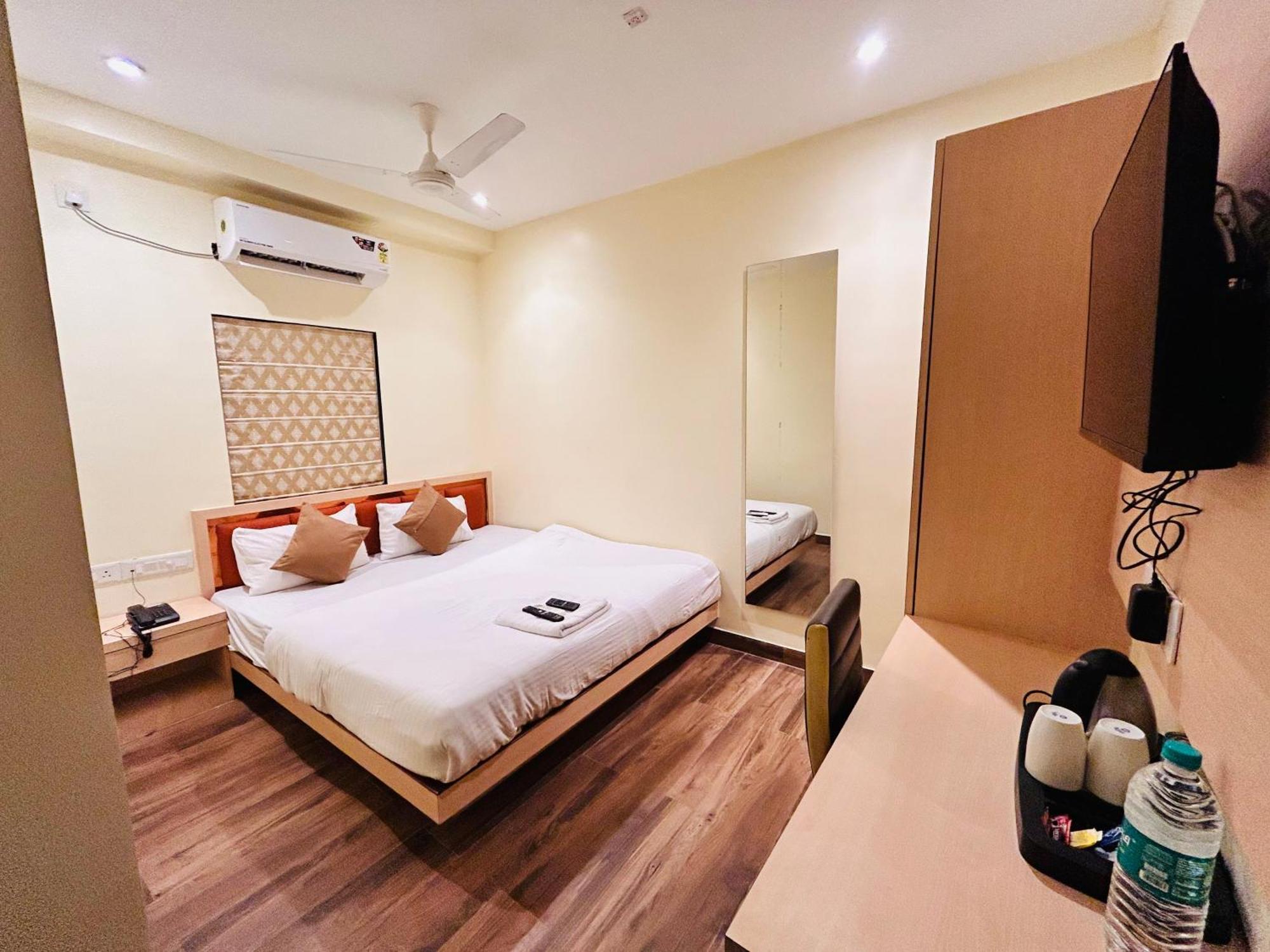 Golden Square - Kolkata Airport Otel Dış mekan fotoğraf