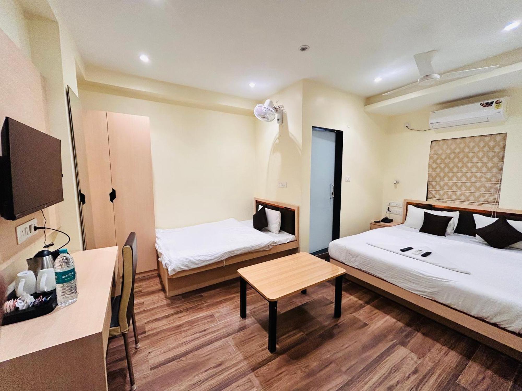 Golden Square - Kolkata Airport Otel Dış mekan fotoğraf