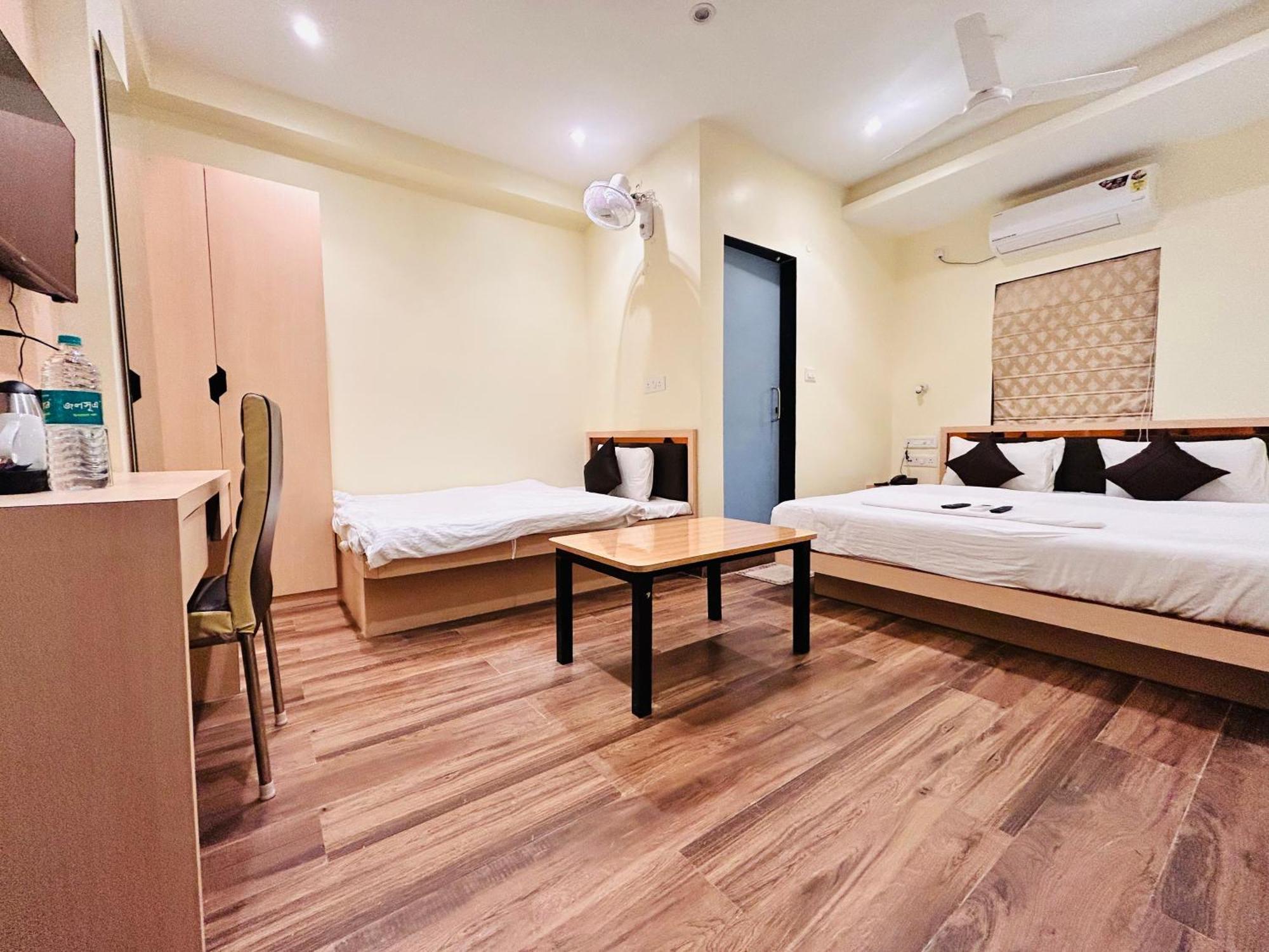 Golden Square - Kolkata Airport Otel Dış mekan fotoğraf